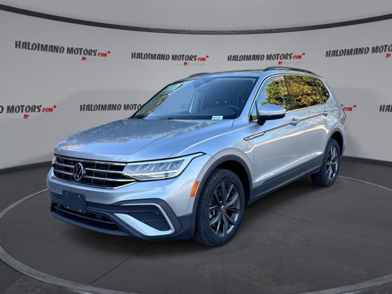 2022 Volkswagen Tiguan Comfortline 4WD | No Accidents | Pano. Sunroof Photo0