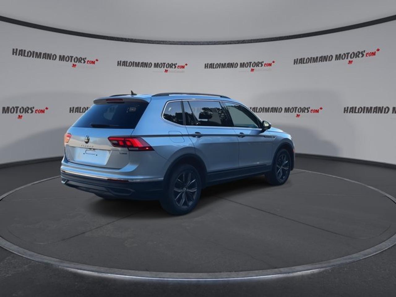 2022 Volkswagen Tiguan Comfortline 4WD | No Accidents | Pano. Sunroof Photo
