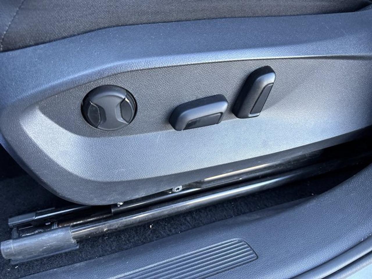 2022 Volkswagen Tiguan Comfortline 4WD | No Accidents | Pano. Sunroof Photo