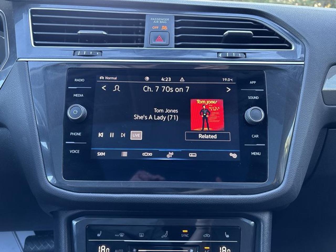 2022 Volkswagen Tiguan Comfortline 4WD | No Accidents | Pano. Sunroof Photo