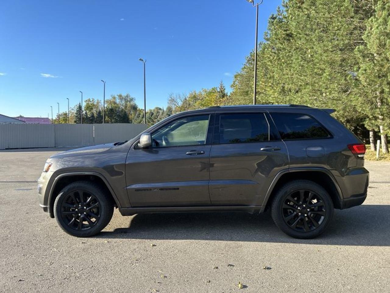 2021 Jeep Grand Cherokee Altitude 4x4 | One Owner | No Accidents | Heated Steering Photo