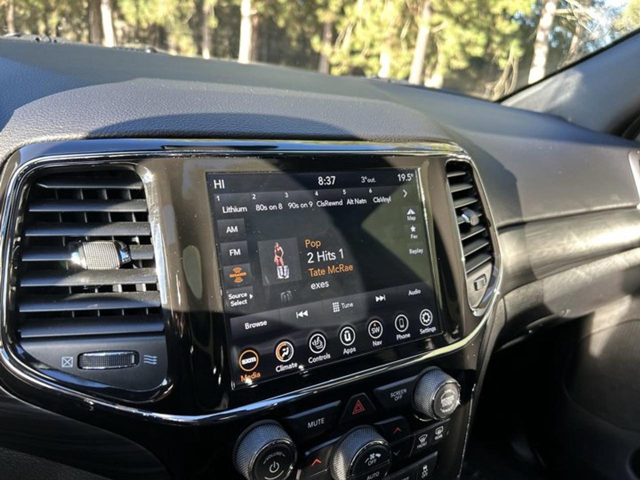 2021 Jeep Grand Cherokee Altitude 4x4 | One Owner | No Accidents | Heated Steering Photo