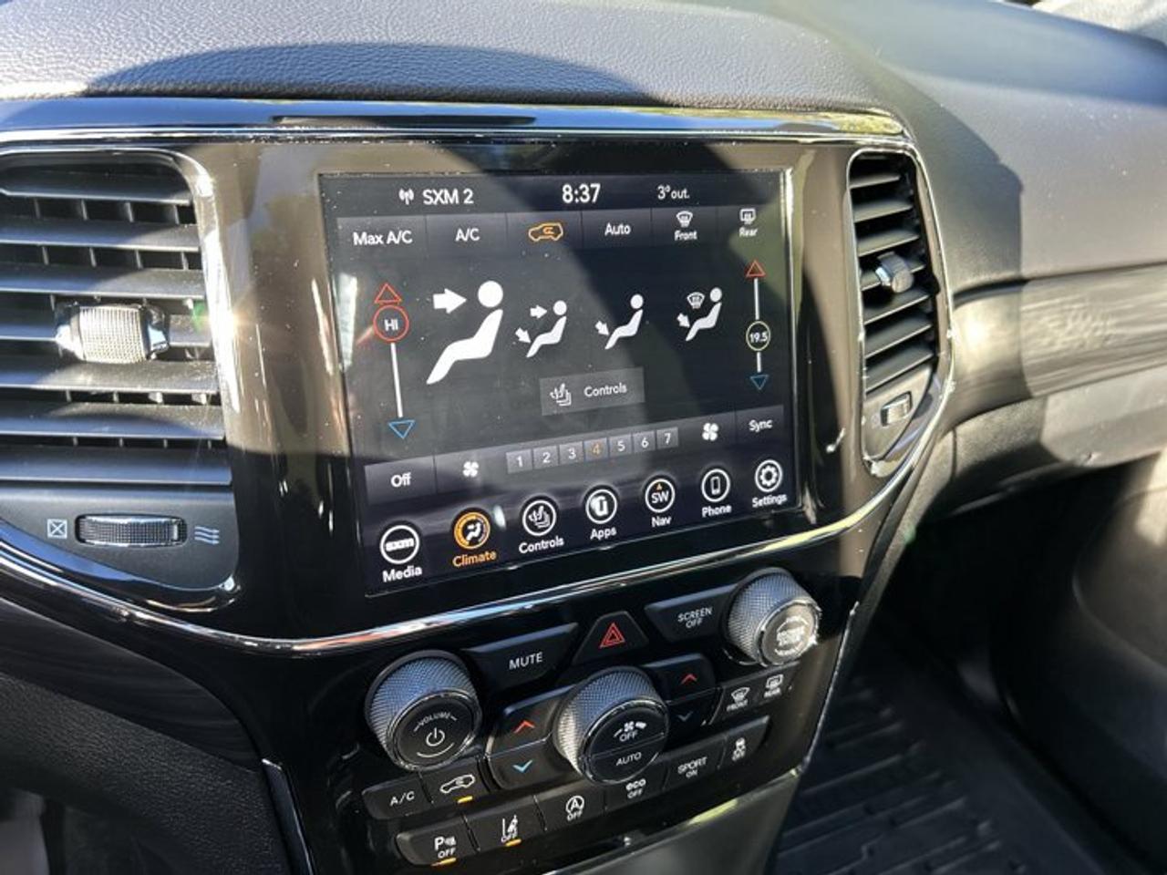 2021 Jeep Grand Cherokee Altitude 4x4 | One Owner | No Accidents | Heated Steering Photo