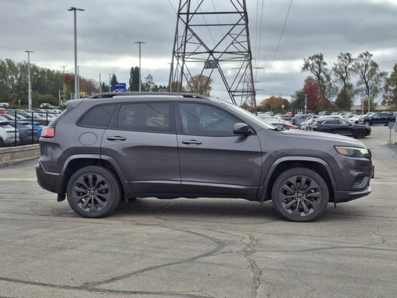 2021 Jeep Cherokee High Altitude 4x4 | Leather | Sunroof | Trailer Tow Group | Heated Seats + Steering | BSM and More ! Photo