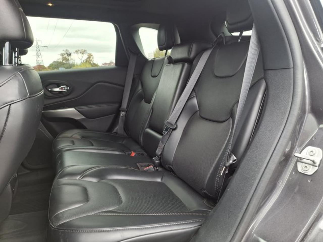 2021 Jeep Cherokee High Altitude 4x4 | Leather | Sunroof | Trailer Tow Group | Heated Seats + Steering | BSM and More ! Photo
