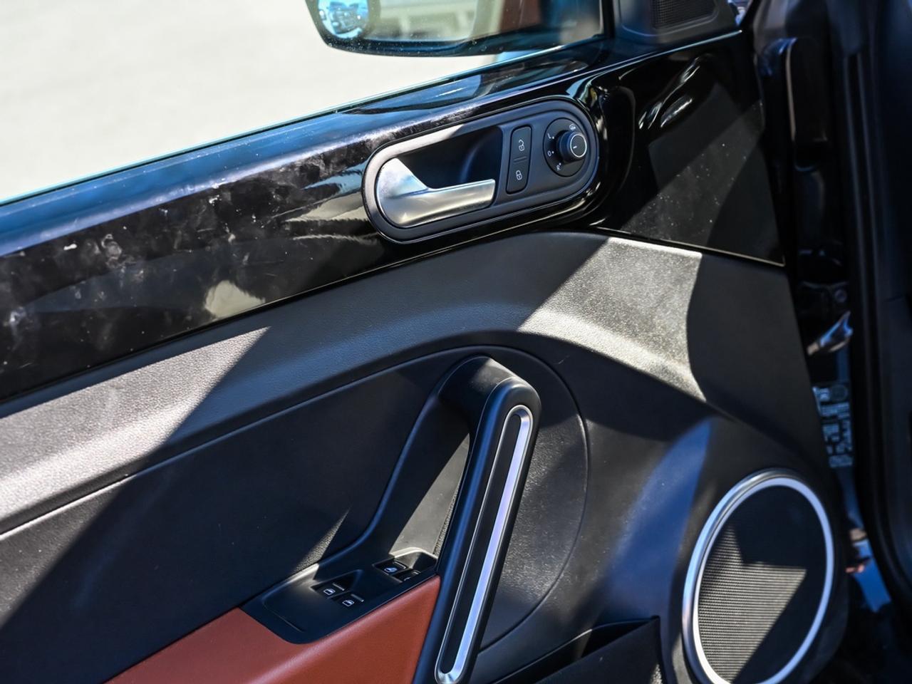 2017 Volkswagen Beetle Convertible Classic Photo