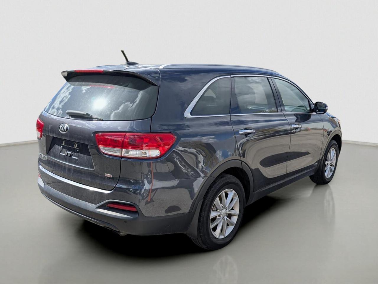 2017 Kia Sorento LX Photo