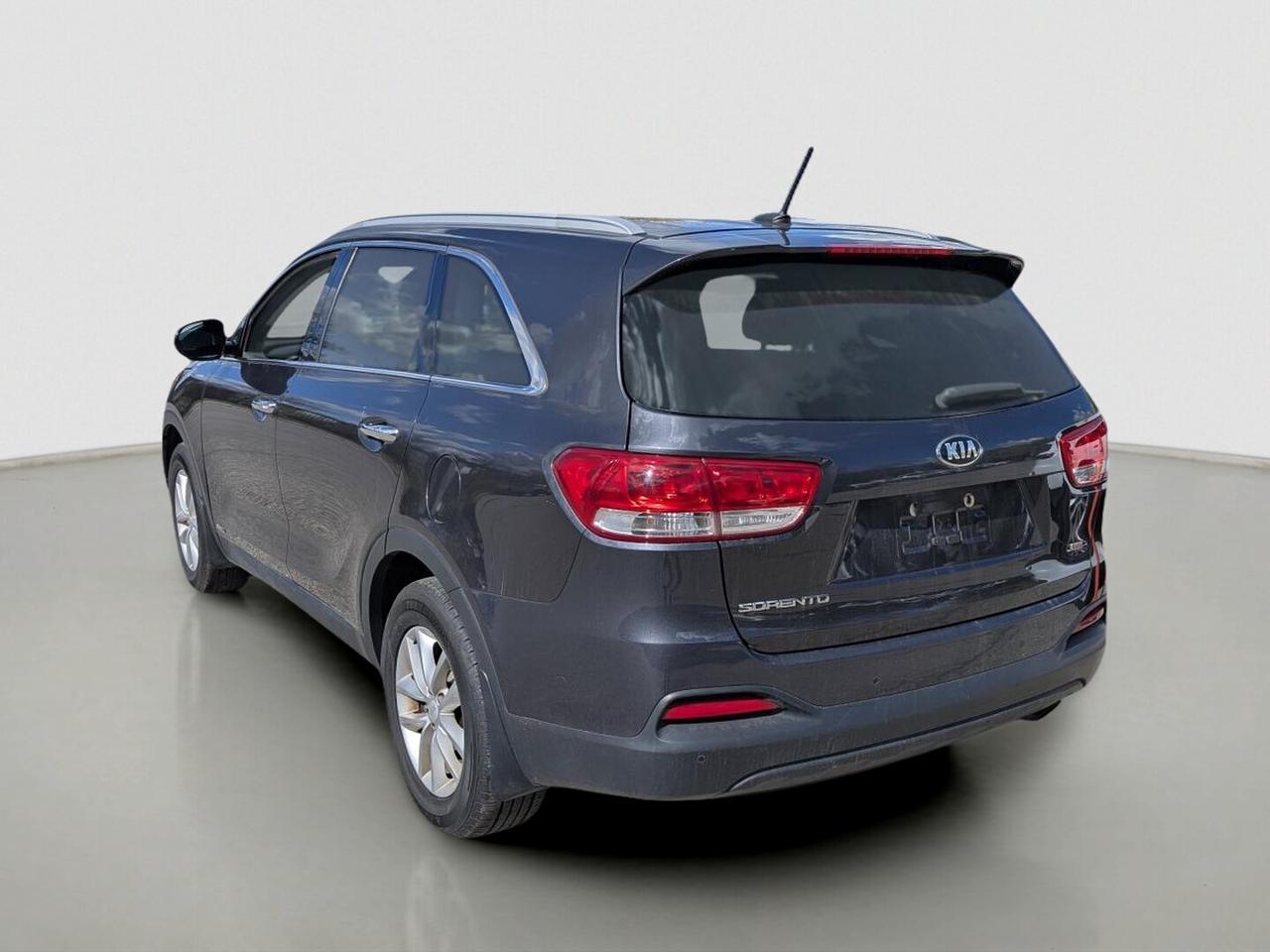 2017 Kia Sorento LX Photo