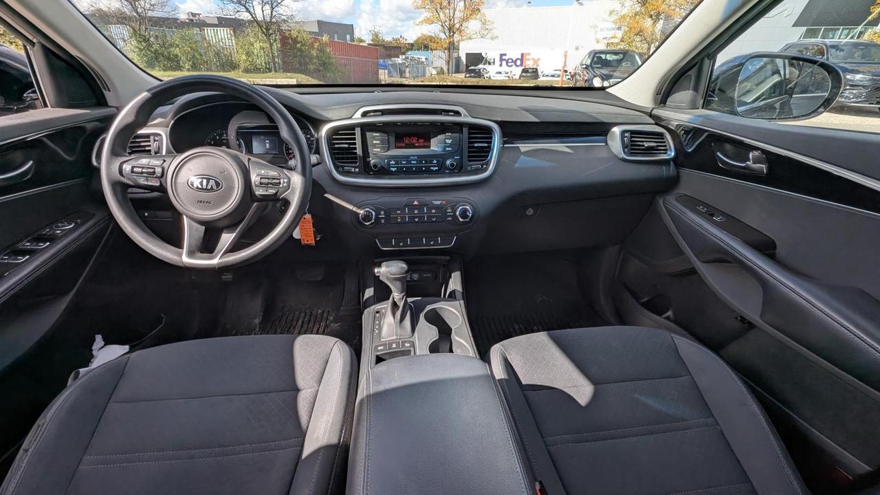 2017 Kia Sorento LX Photo