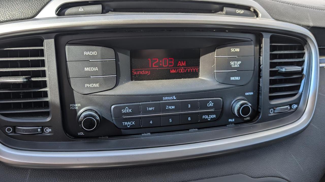 2017 Kia Sorento LX Photo