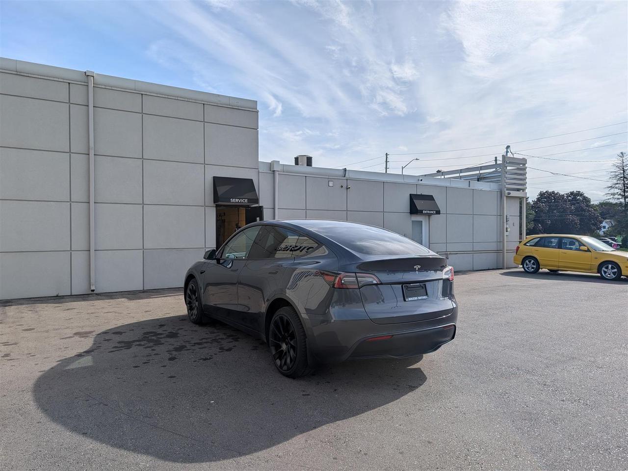2023 Tesla Model Y LONG RANGE AWD - DUAL MOTOR Photo