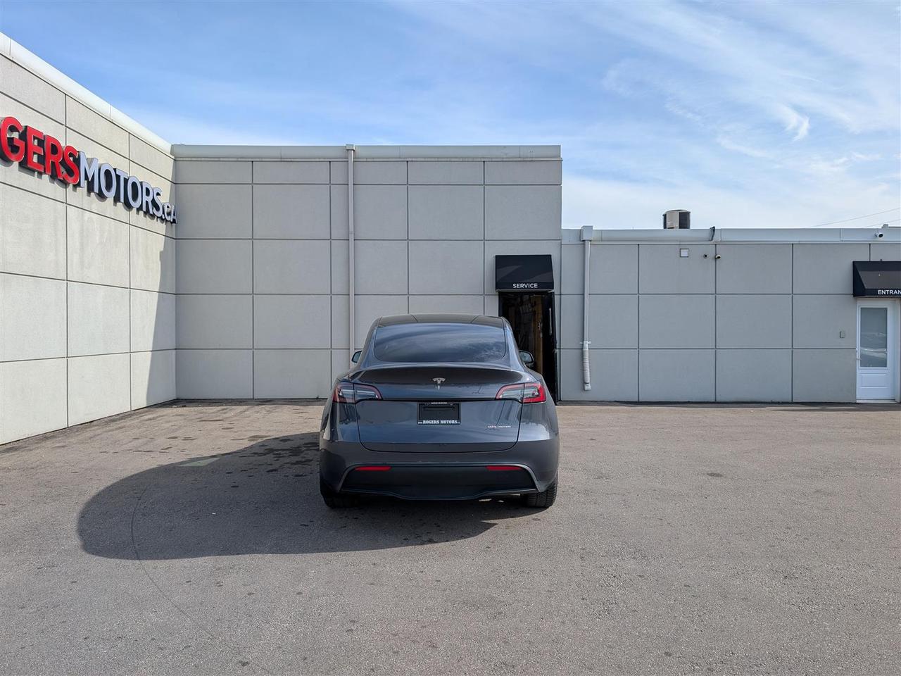 2023 Tesla Model Y LONG RANGE AWD - DUAL MOTOR Photo