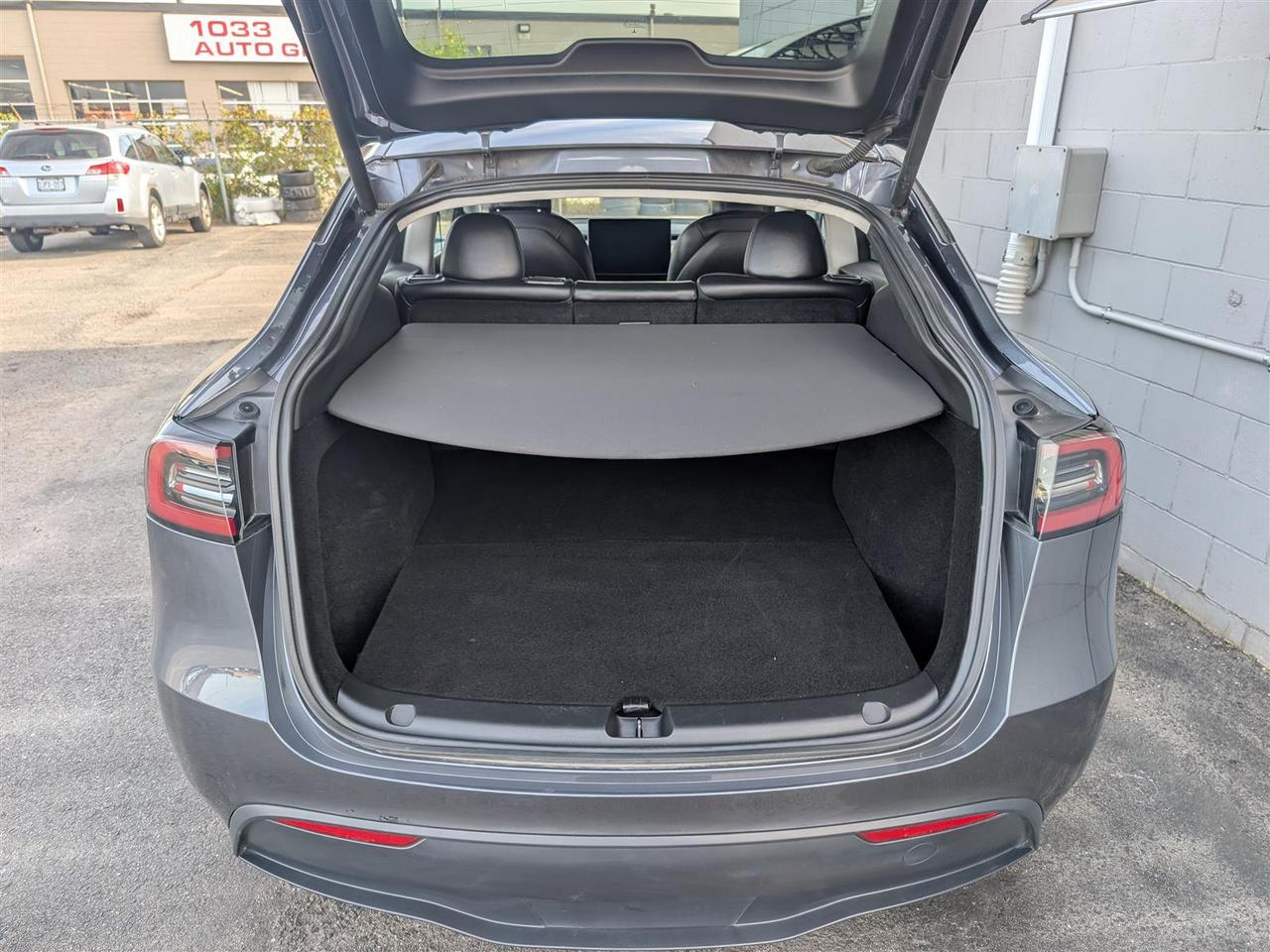 2023 Tesla Model Y LONG RANGE AWD - DUAL MOTOR Photo
