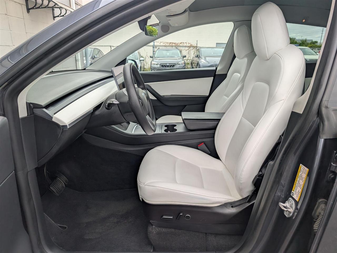 2022 Tesla Model Y LONG RANGE AWD - WHITE INTERIOR - DUAL MOTOR Photo