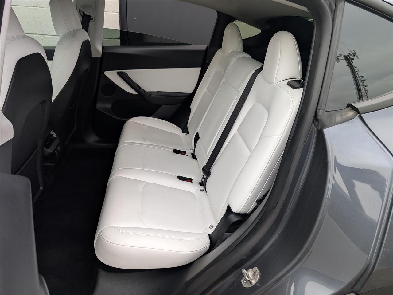 2022 Tesla Model Y LONG RANGE AWD - WHITE INTERIOR - DUAL MOTOR Photo