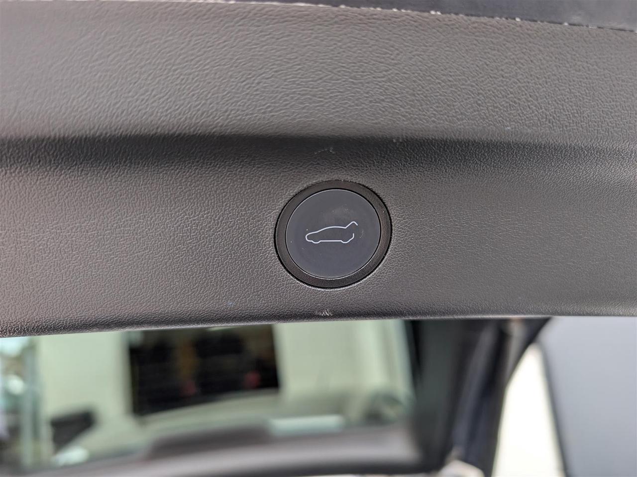 2022 Tesla Model Y LONG RANGE AWD - WHITE INTERIOR - DUAL MOTOR Photo
