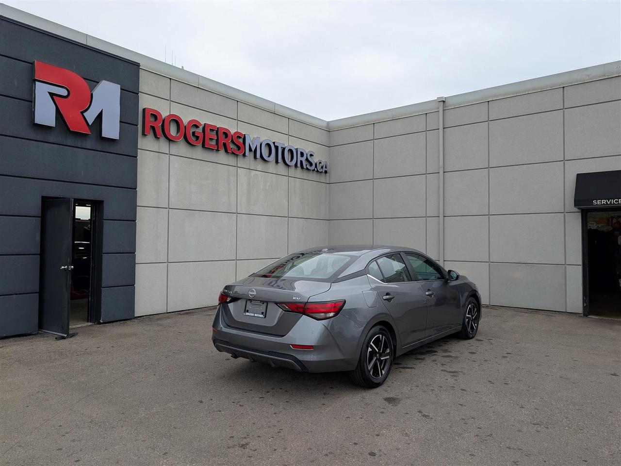 2024 Nissan Sentra SV - CARPLAY - HTD SEATS - REV CAM - TECH FEATS Photo