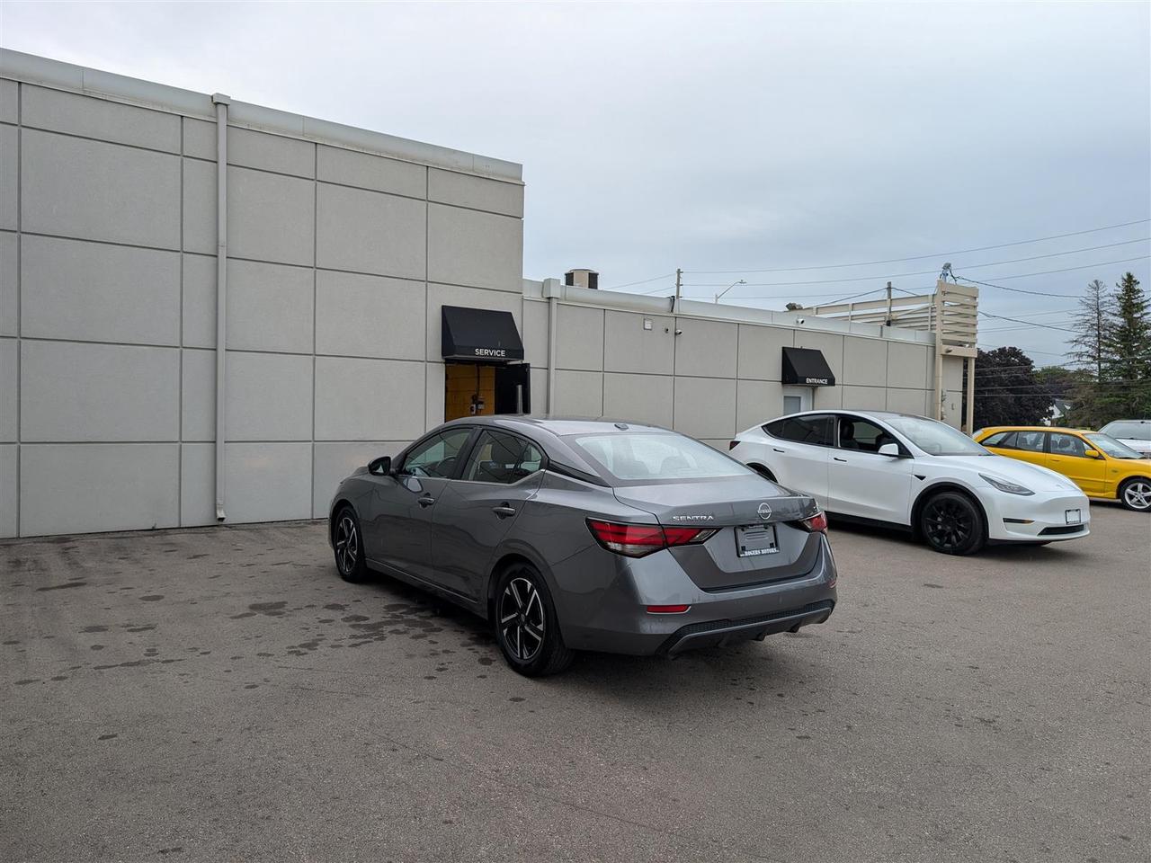 2024 Nissan Sentra SV - CARPLAY - HTD SEATS - REV CAM - TECH FEATS Photo