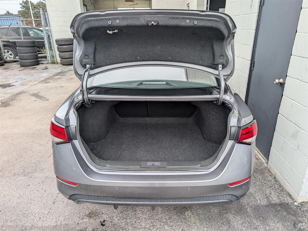 2024 Nissan Sentra SV - CARPLAY - HTD SEATS - REV CAM - TECH FEATS Photo