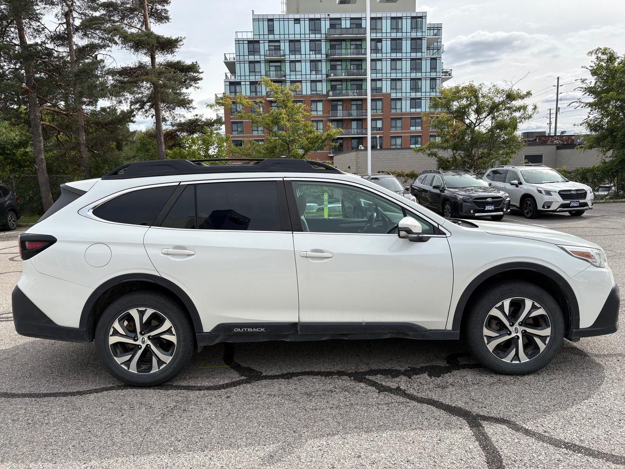 2020 Subaru Outback Limited NO ACCIDENTS! ONE OWNER! LIMITED! Photo