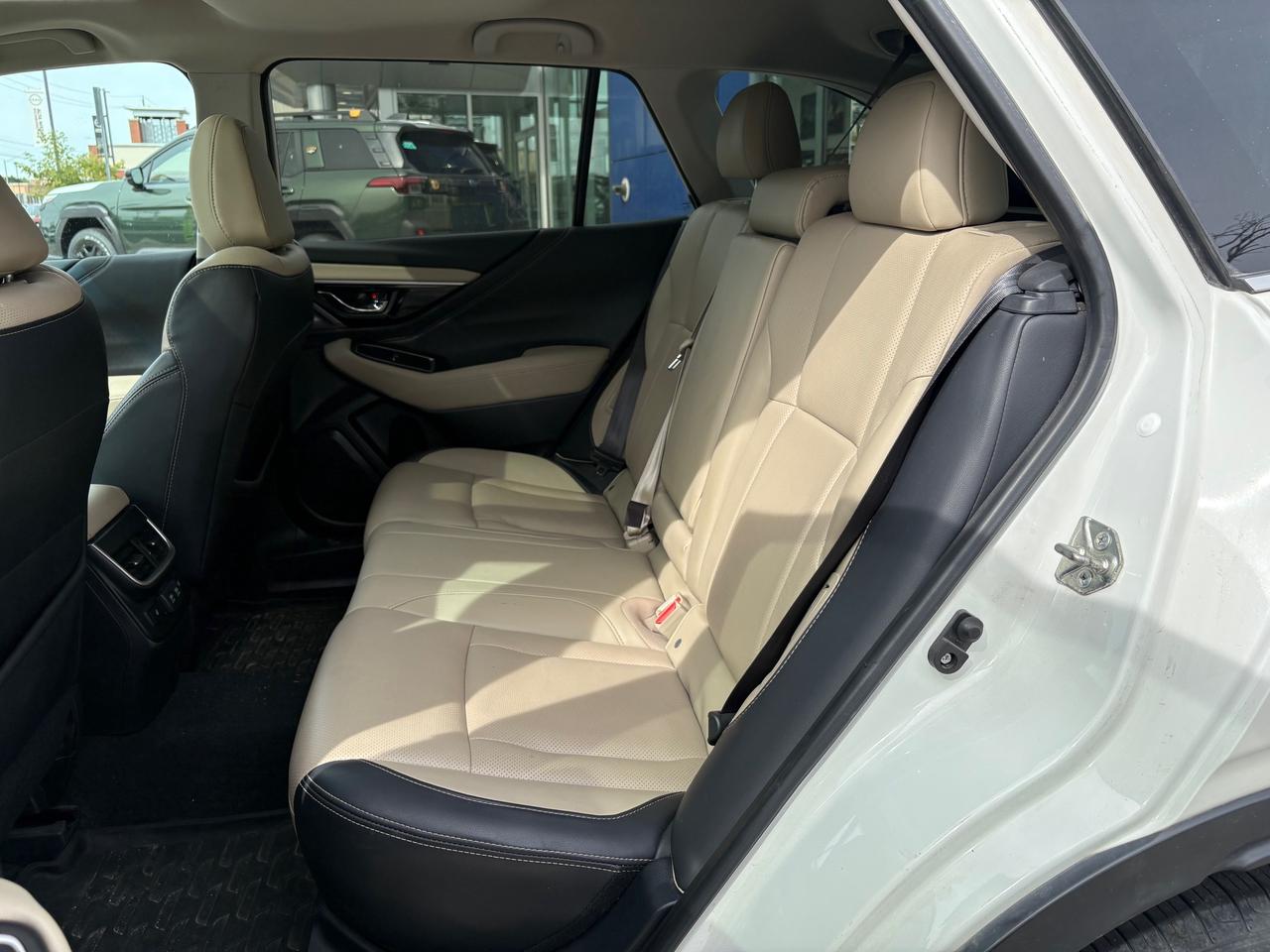 2020 Subaru Outback Limited NO ACCIDENTS! ONE OWNER! LIMITED! Photo