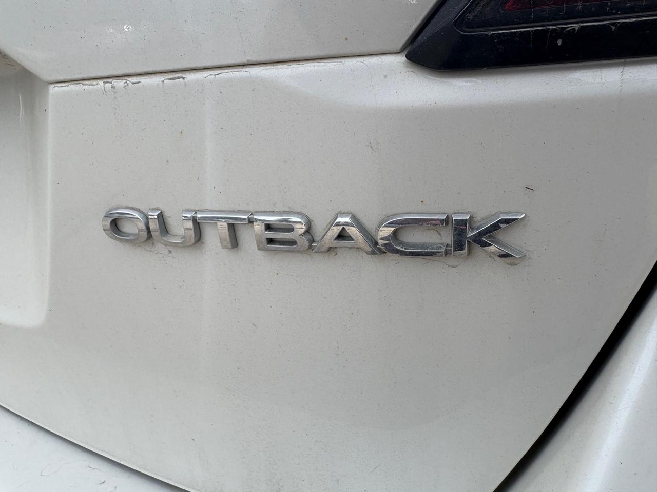 2020 Subaru Outback Limited NO ACCIDENTS! ONE OWNER! LIMITED! Photo