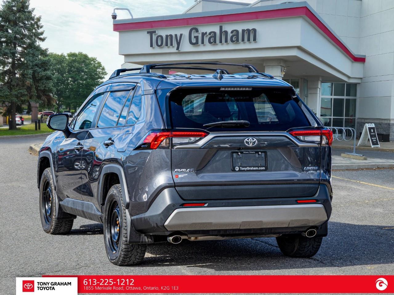 2023 Toyota RAV4 LIMITED  Photo3