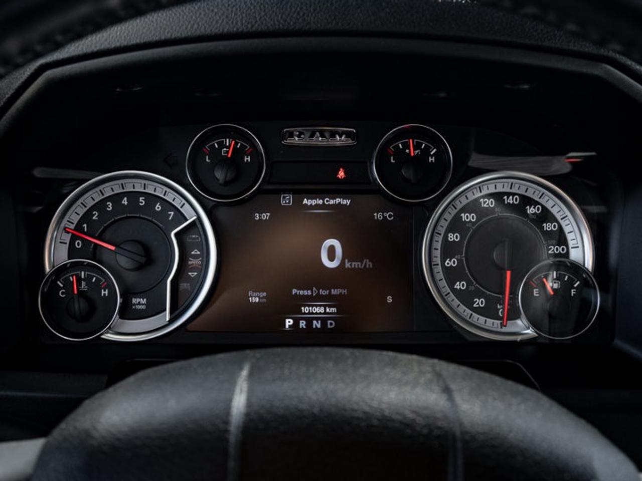 2022 RAM 1500 Classic EXPRESS Photo3
