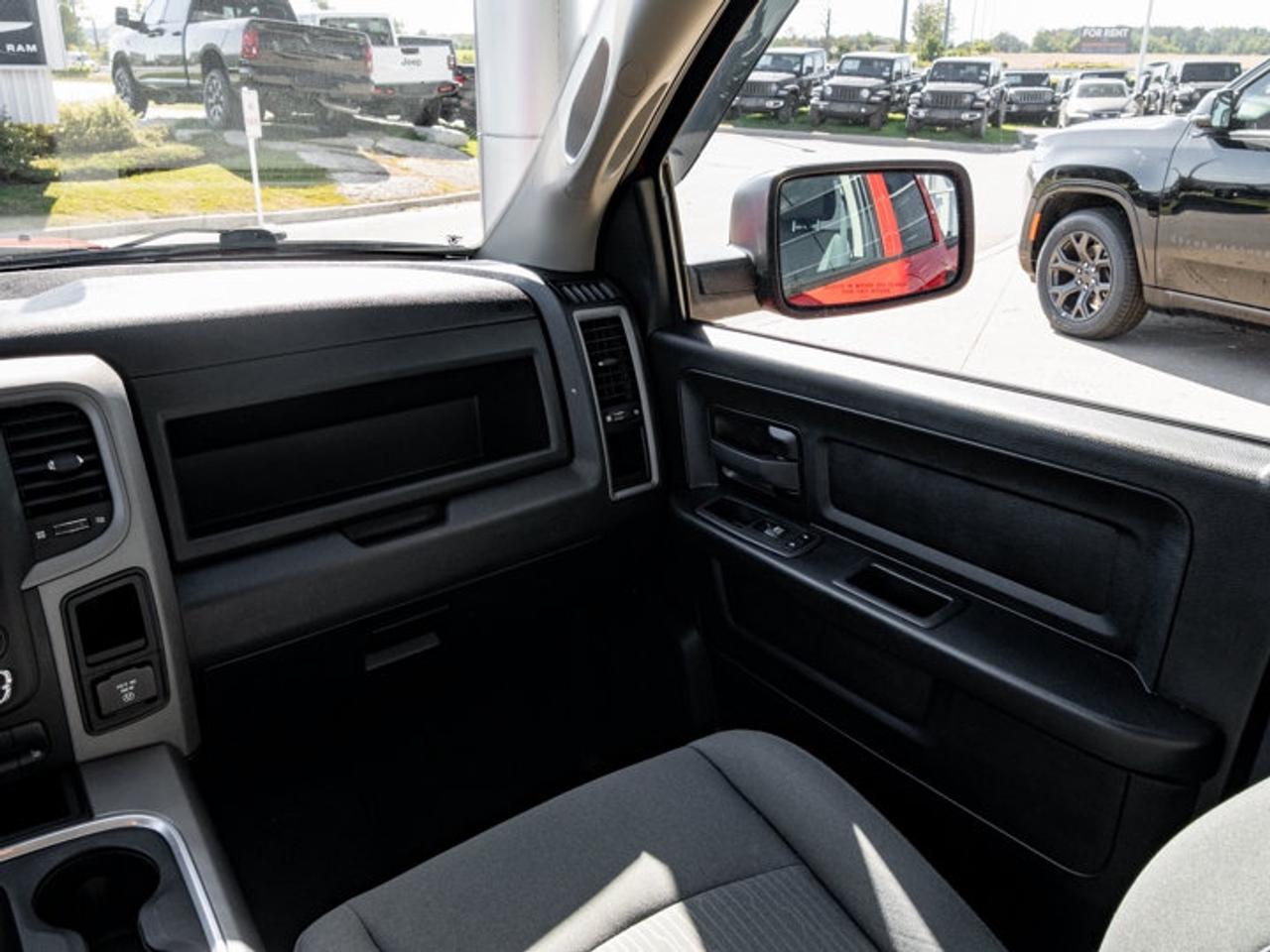 2022 RAM 1500 Classic EXPRESS Photo