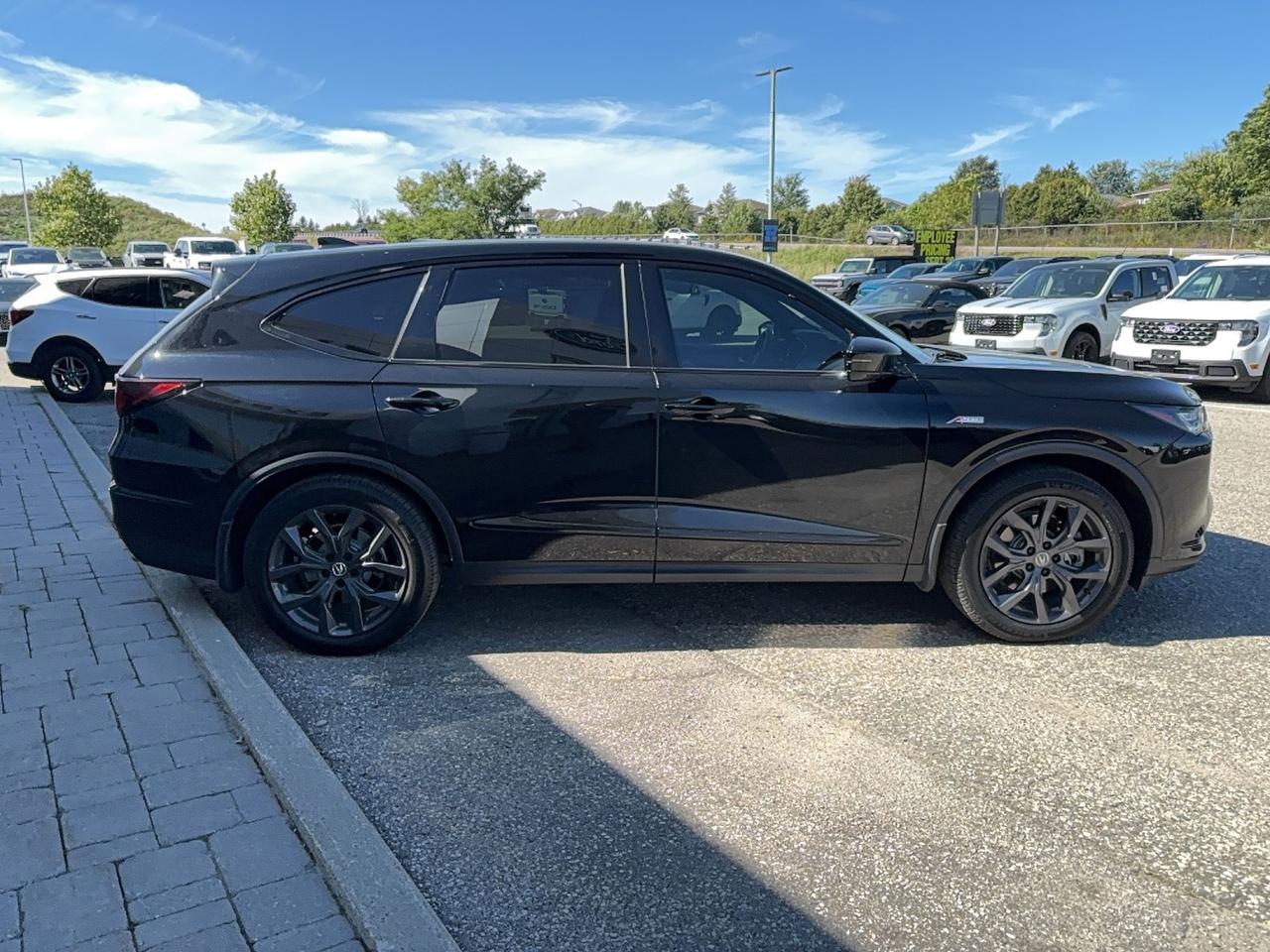 2023 Acura MDX LOCAL TRADE! SH-AWD A-SPEC, LEATHER, ROOF, LOADED! Photo3