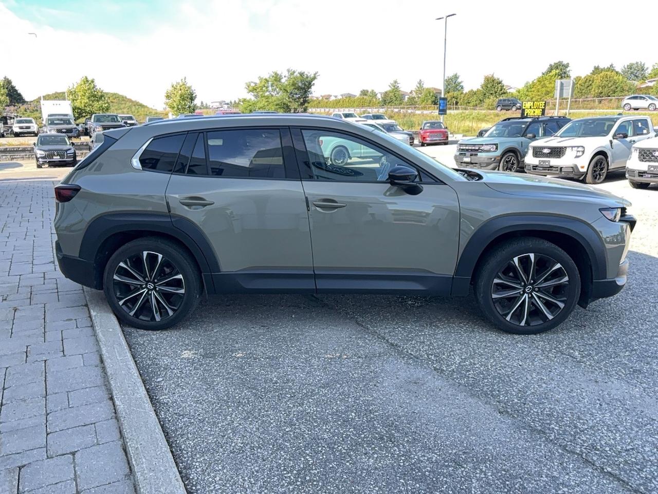 2023 Mazda CX-50 GT! LIKE NEW! WELL MAINTAINED, LOCAL, LOADED! Photo3