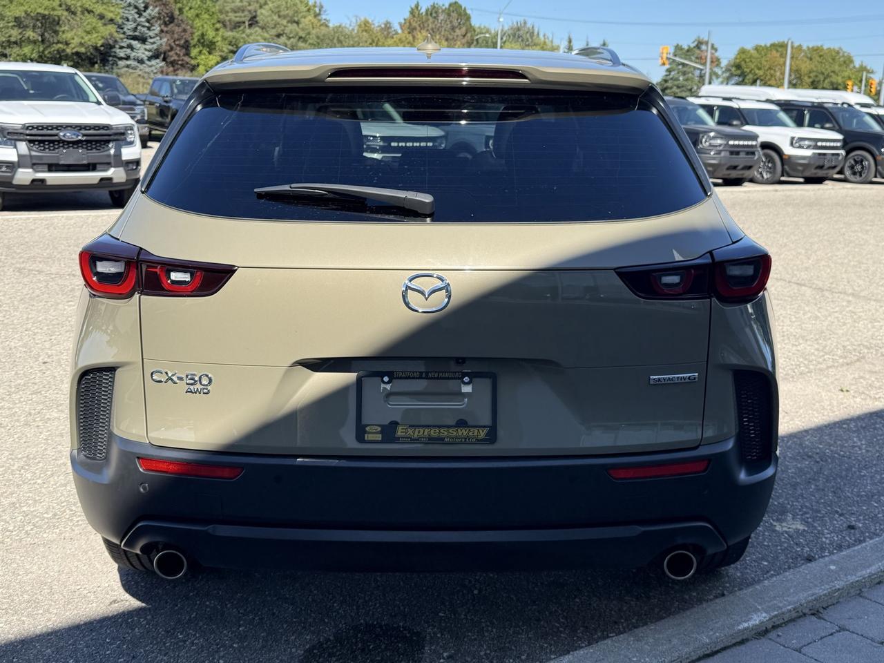 2023 Mazda CX-50 GT! LIKE NEW! WELL MAINTAINED, LOCAL, LOADED! Photo3