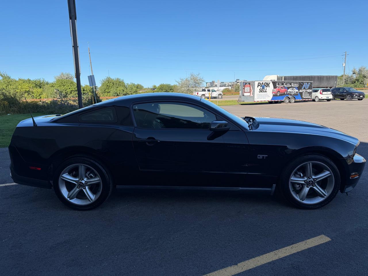2010 Ford Mustang GT Coupe  *5 SPEED MANUAL* Photo3