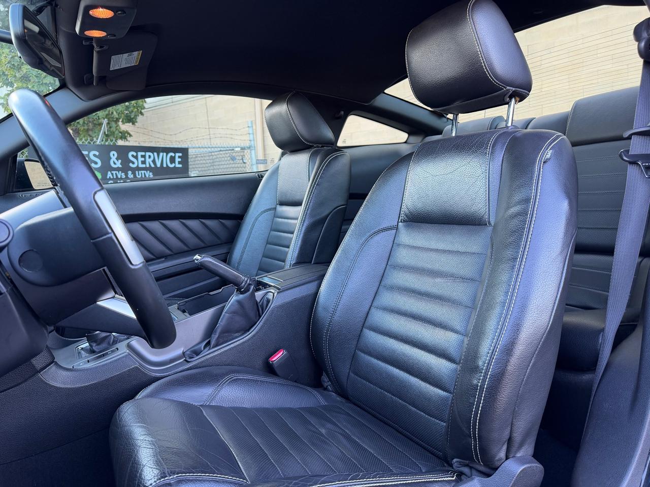 2010 Ford Mustang GT Coupe  *5 SPEED MANUAL* Photo