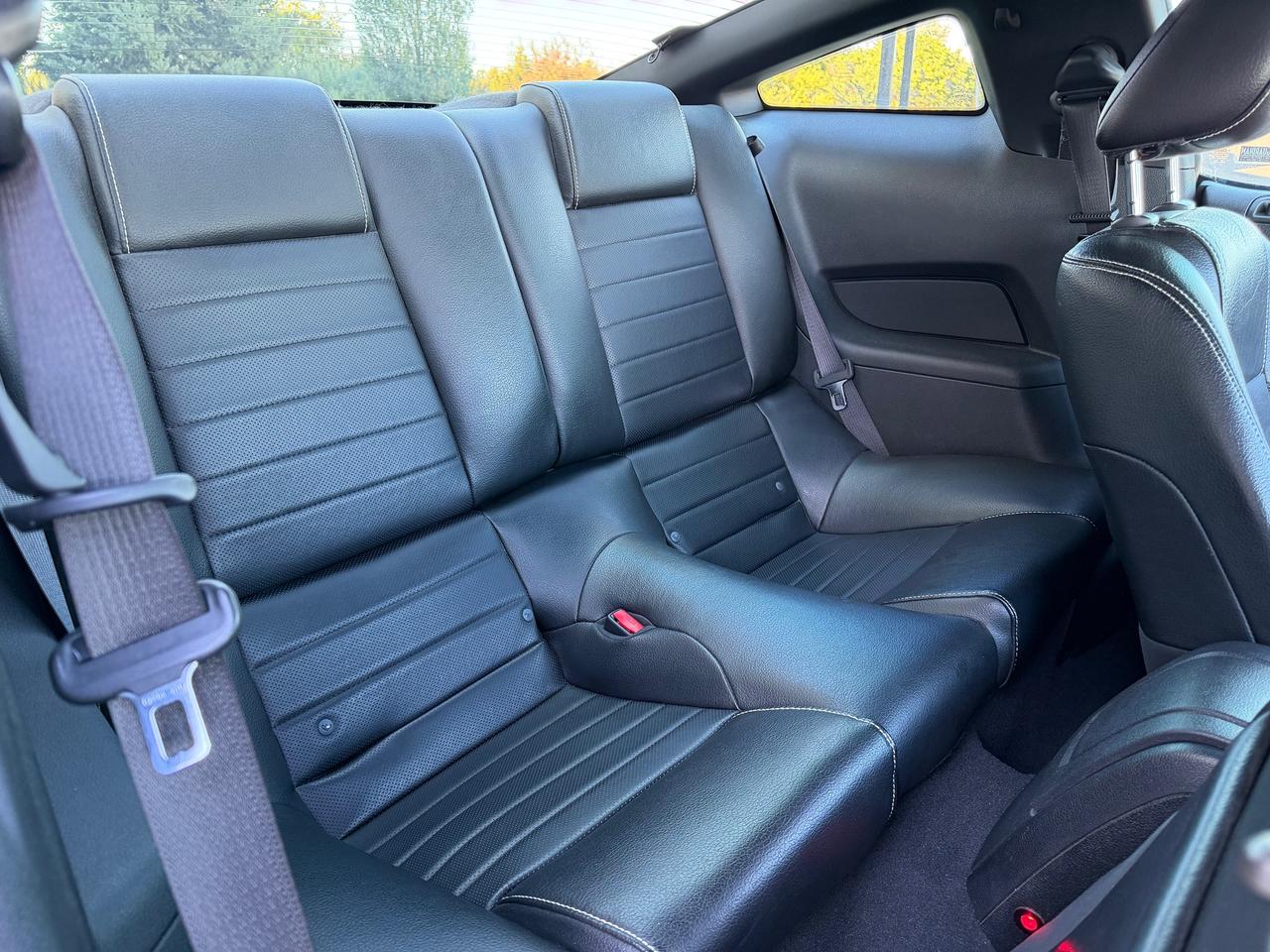 2010 Ford Mustang GT Coupe  *5 SPEED MANUAL* Photo
