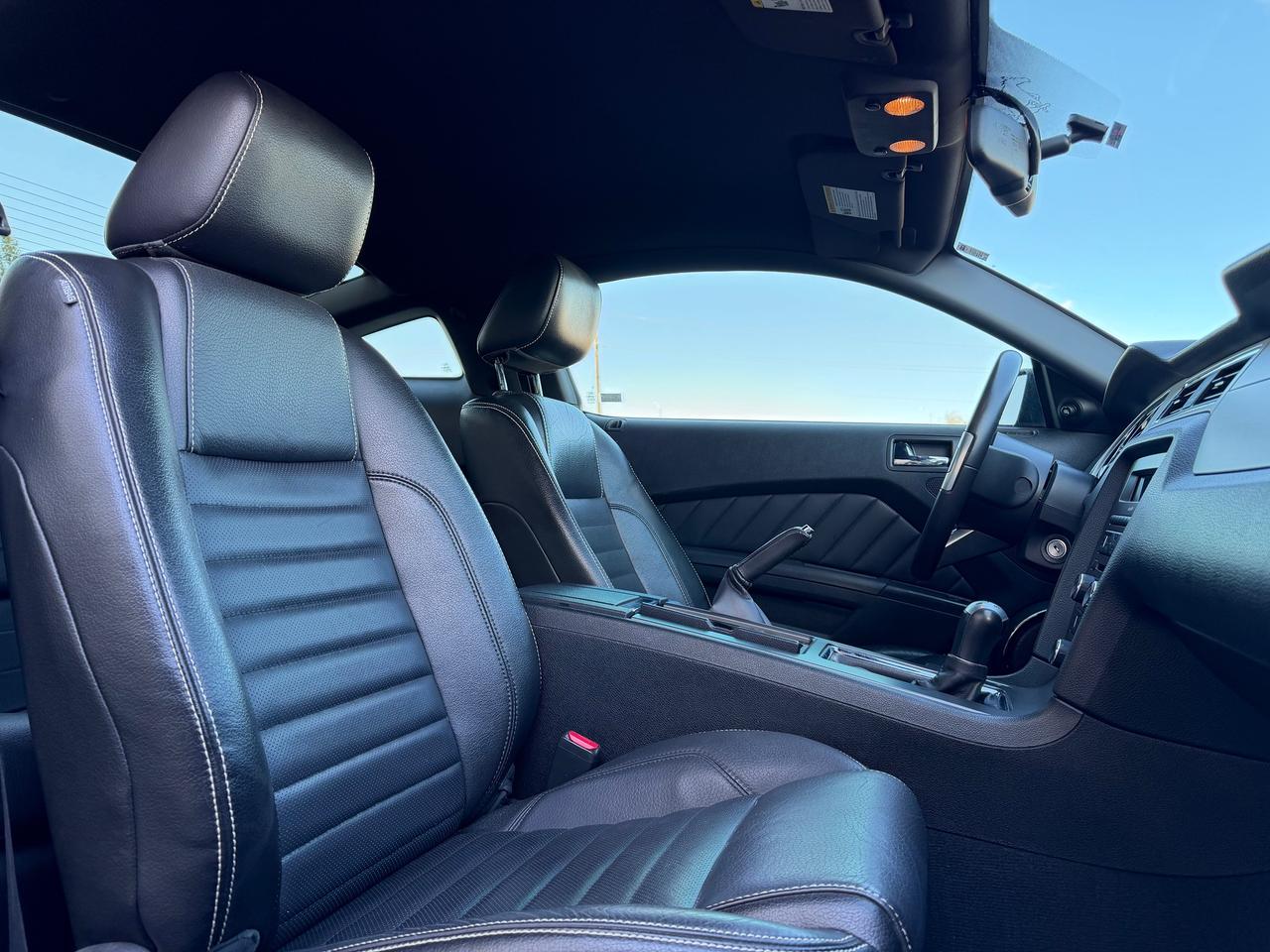 2010 Ford Mustang GT Coupe  *5 SPEED MANUAL* Photo