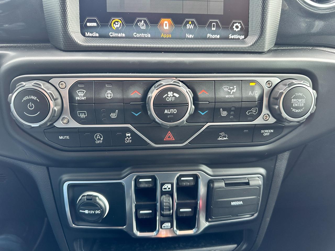 2023 Jeep Wrangler SaharaAltitude4X4 2.0L HTD-Leather NAV Alpine XM Photo