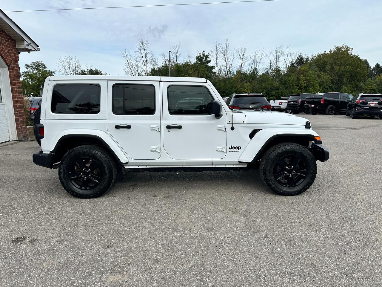 2023 Jeep Wrangler SaharaAltitude4X4 2.0L HTD-Leather NAV Alpine XM Photo