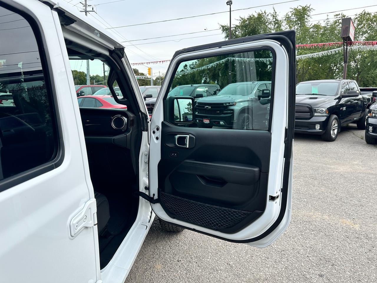 2023 Jeep Wrangler SaharaAltitude4X4 2.0L HTD-Leather NAV Alpine XM Photo