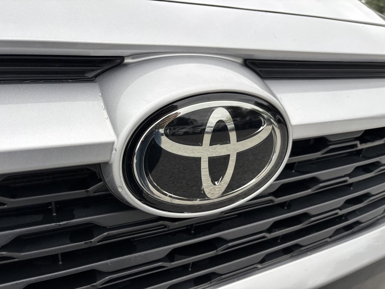 2021 Toyota RAV4 LE ~CLEAN CARFAX~ Photo