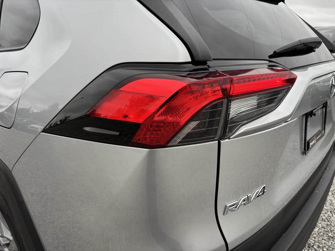 2021 Toyota RAV4 LE ~CLEAN CARFAX~ Photo
