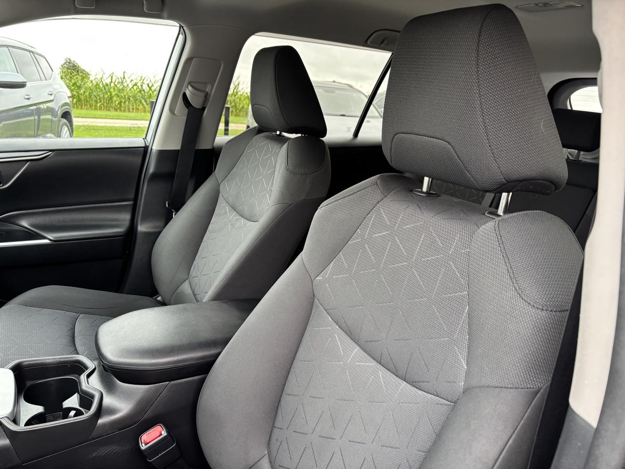 2021 Toyota RAV4 LE ~CLEAN CARFAX~ Photo