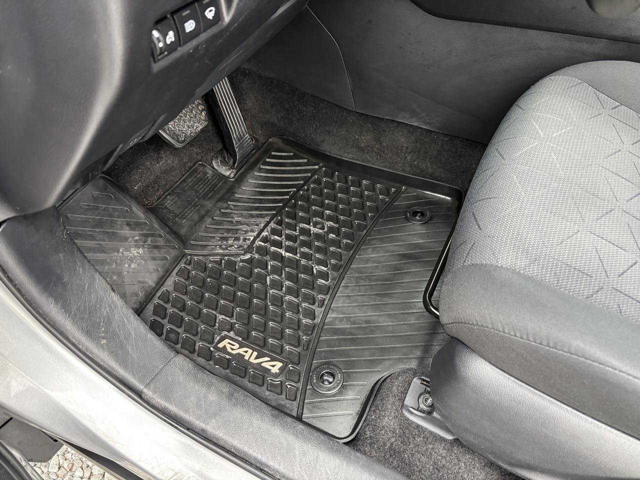 2021 Toyota RAV4 LE ~CLEAN CARFAX~ Photo
