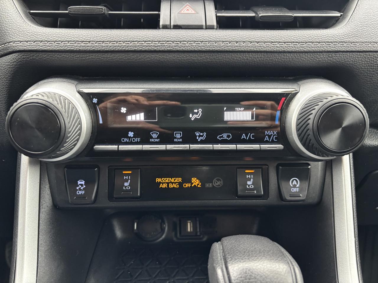 2021 Toyota RAV4 LE ~CLEAN CARFAX~ Photo