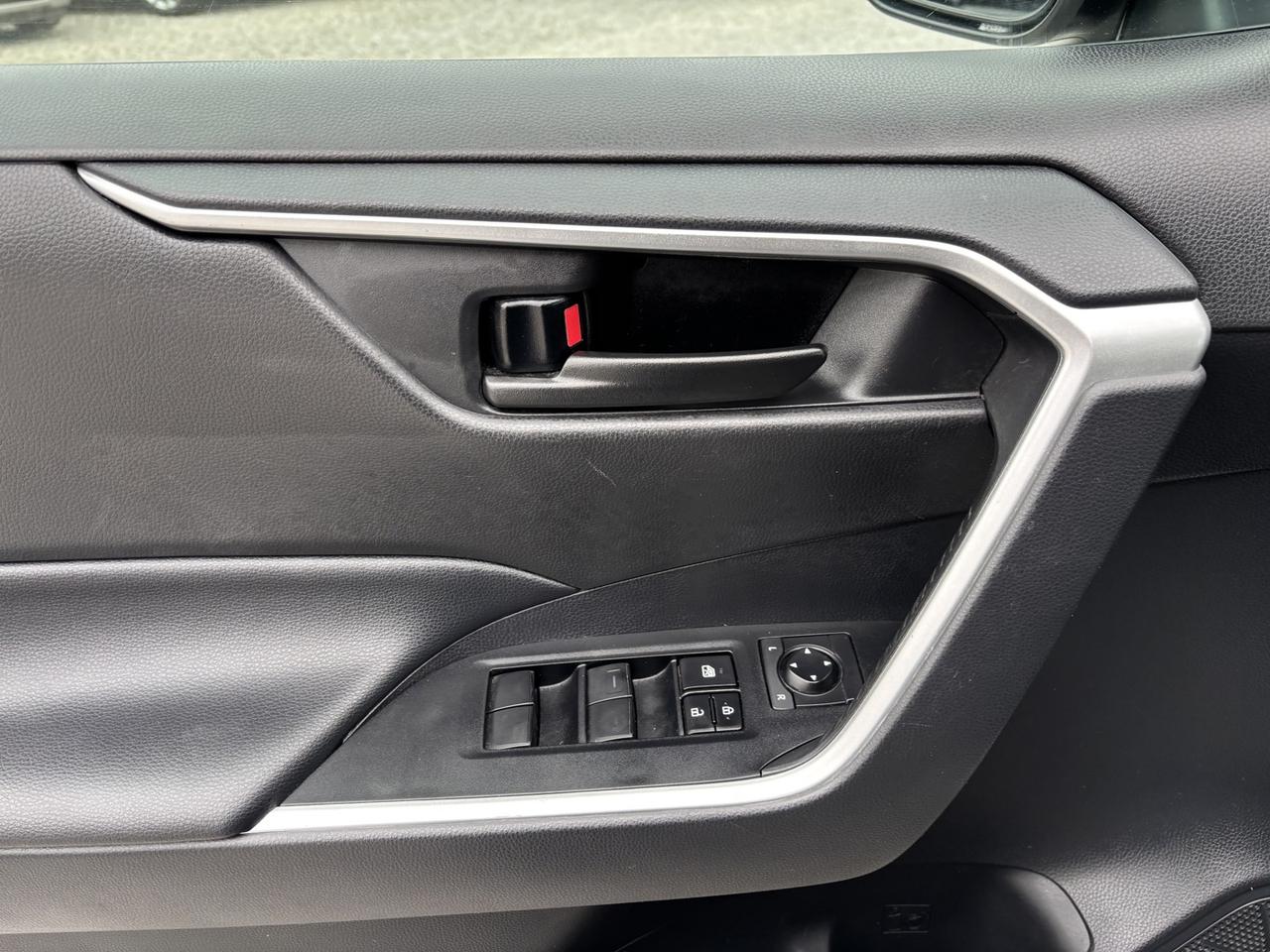 2021 Toyota RAV4 LE ~CLEAN CARFAX~ Photo