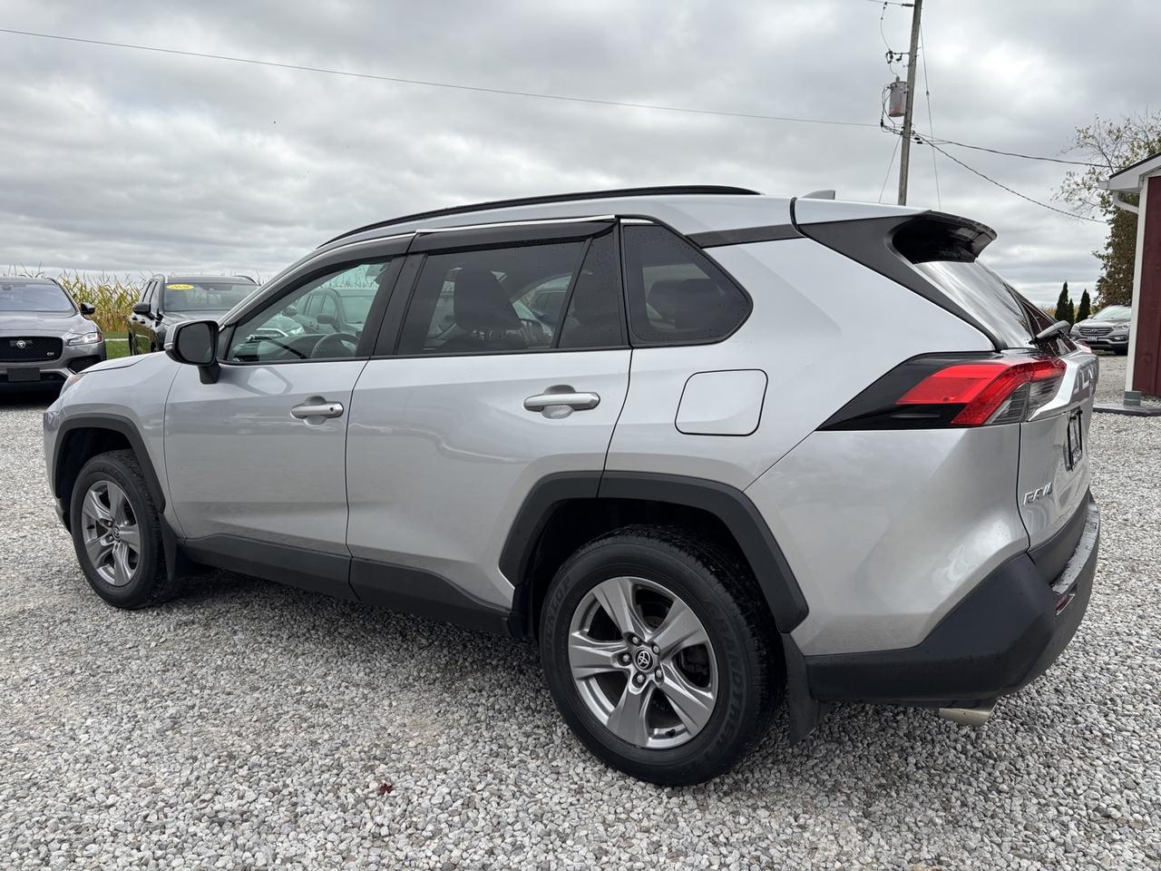 2021 Toyota RAV4 LE ~CLEAN CARFAX~ Photo2