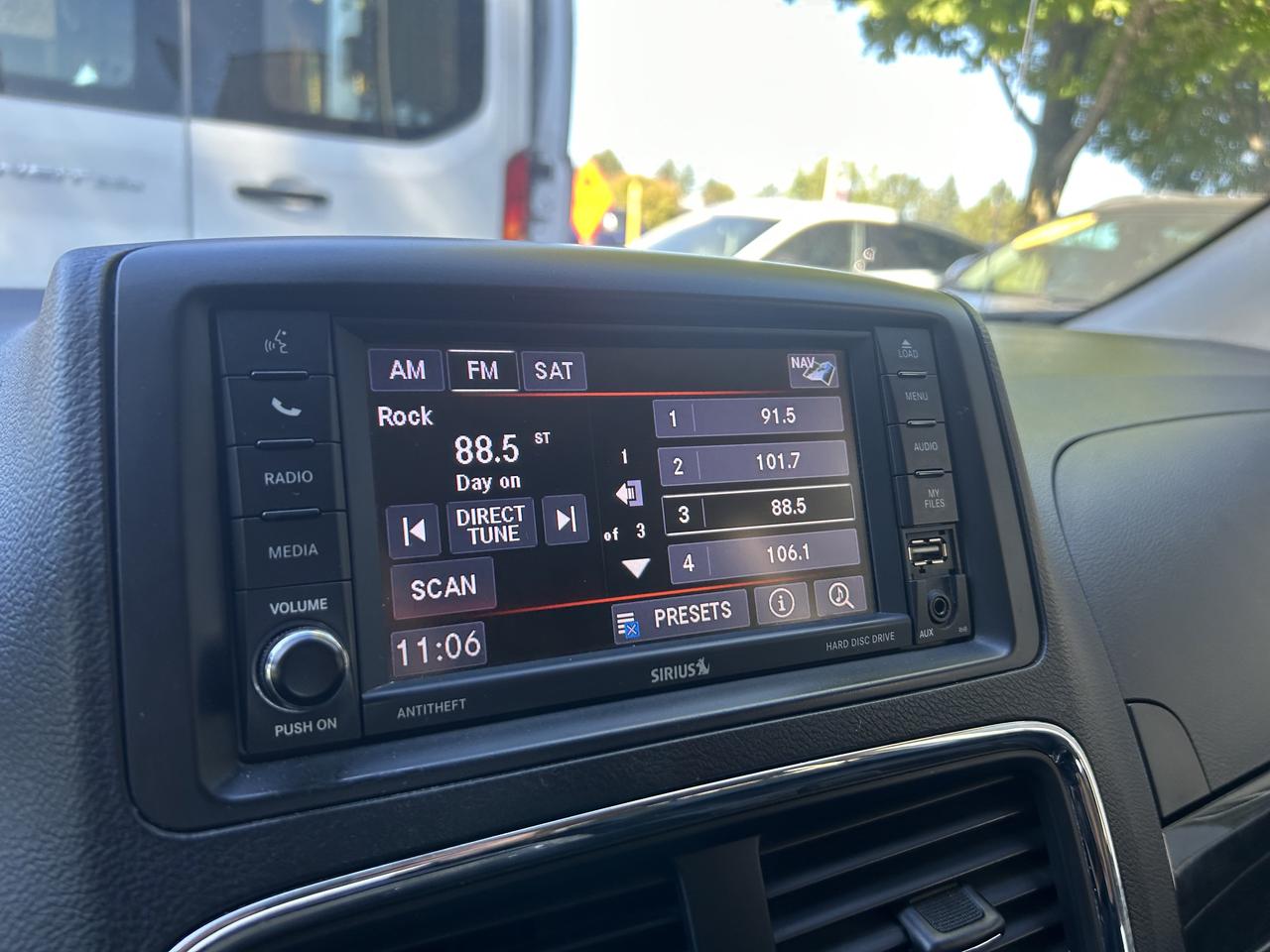 2018 Dodge Grand Caravan Crew Plus - B/U CAM, NAV, STOW 'N GO & MORE!! Photo