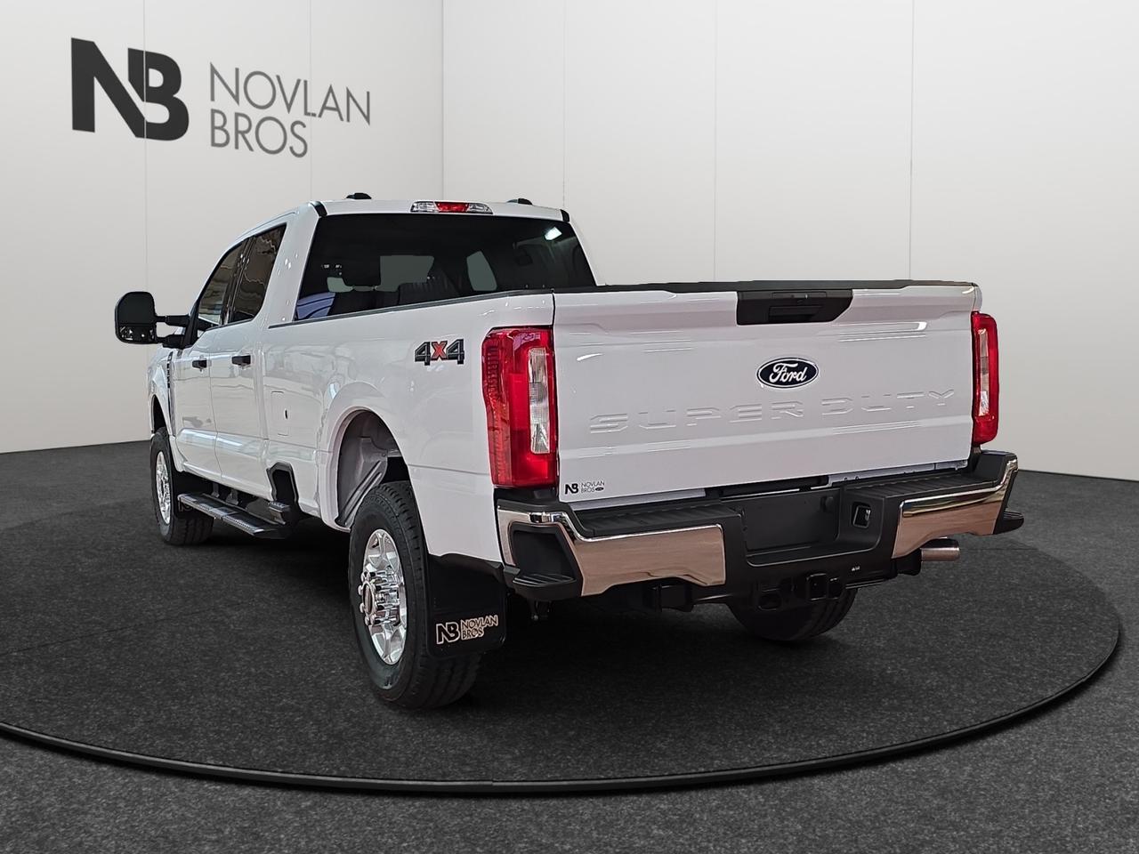 2027 Ford F-350 Super Duty SRW XLT Photo2