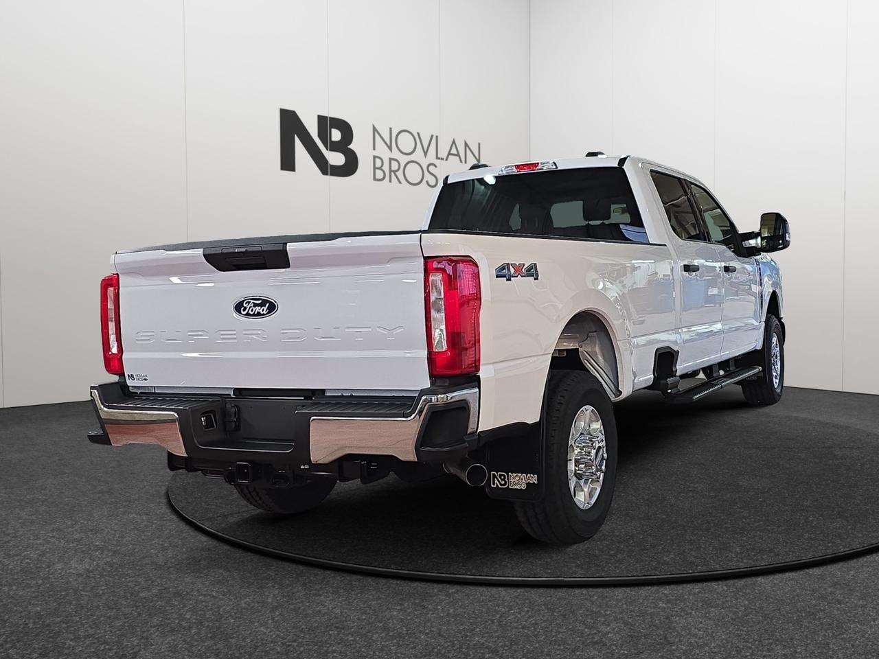 2027 Ford F-350 Super Duty SRW XLT Photo4