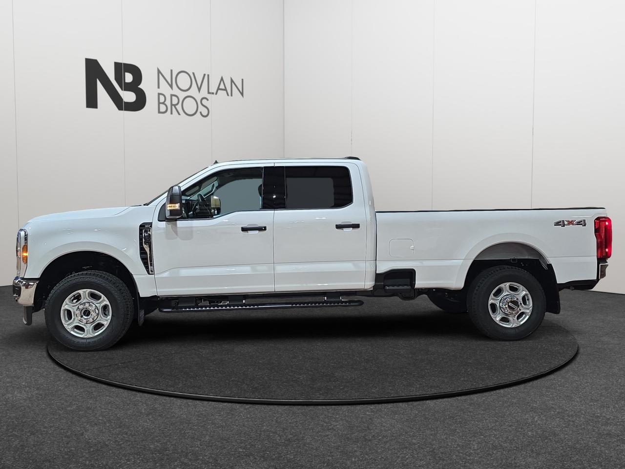 2027 Ford F-350 Super Duty SRW XLT Photo1